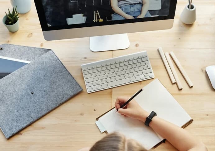 How Adapting E-education became essential for the teaching industry
